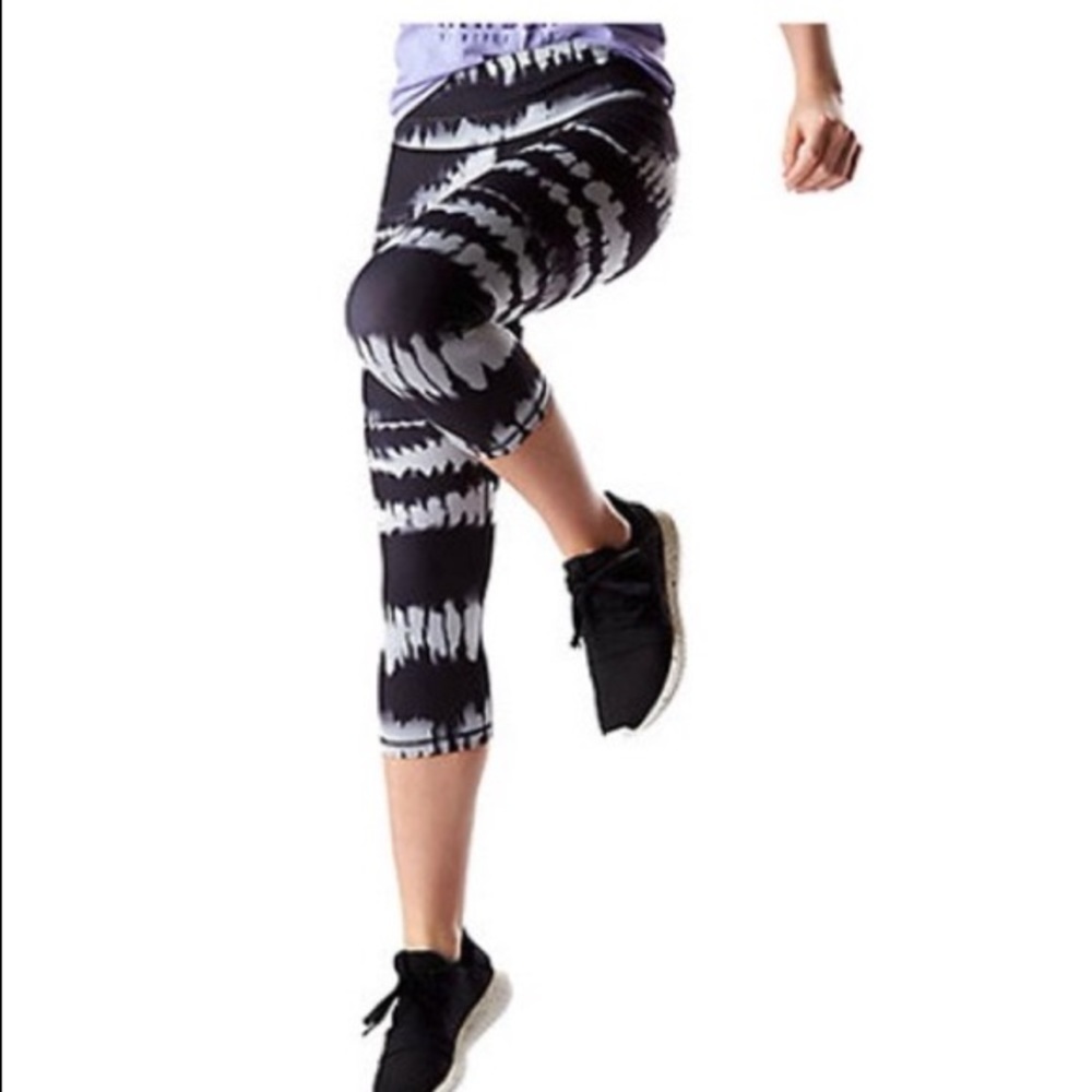 lucy Studio Hatha Black and White Tie-Dye Leggings ah. - Picture 11 of 11
